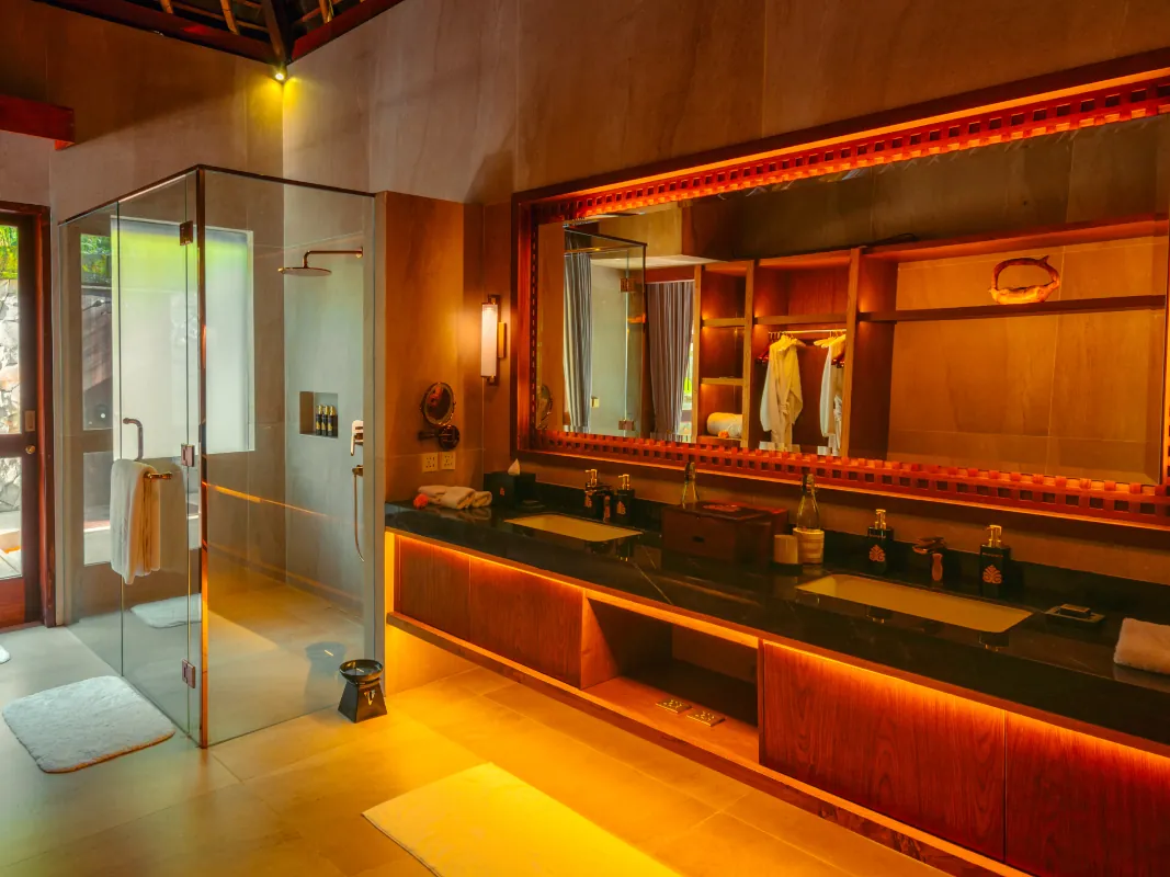 HP Presidential Bathroom